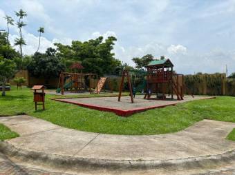 Se vende lote de 181m2 en condominio de San Pablo Heredia 24-1816