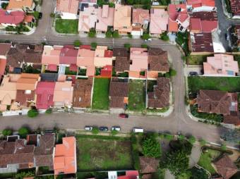 Se vende lote de 181m2 en condominio de San Pablo Heredia 24-1816