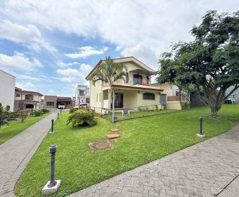 House for sale in a condominium located in El Coco, Alajuela House for sale in a condominium located in El Coco, Alajuela