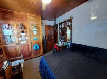 Se vende espaciosa casa con patio en Santa Lucia de Barva 26-568 Se vende espaciosa casa con patio en Santa Lucia de Barva 26-568