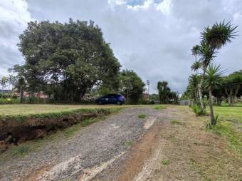 Se vende lote de 414m2 en Santa Barbara de Heredia 25-250