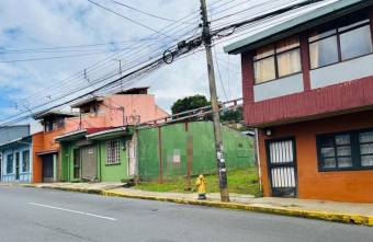 Se vende lote de 172m2 con uso mixto en Heredia Cetro 25-74