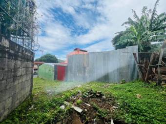 Se vende lote de 172m2 con uso mixto en Heredia Cetro 25-74