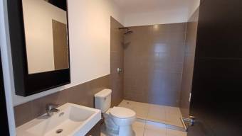 Se vende espacioso apartamento en Condominio de Ulloa Heredia 26-466 