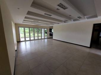 Se vende Moderna casa con patio en condominio de San Rafael Alajuela 26-40