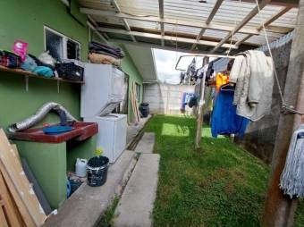 Se vende propiedad con 2 apartamentos en Mata de Plátano San José 26-355