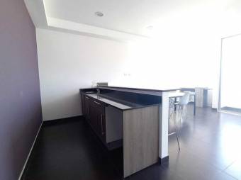 Se alquila espacioso apartamento en Pinares de Curridabat 26-664