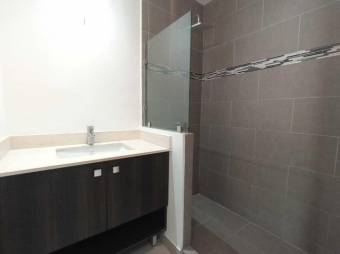 Se alquila espacioso apartamento en Pinares de Curridabat 26-664