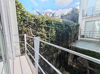 Se alquila espacioso apartamento en Pinares de Curridabat 26-664