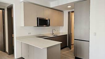 Se alquila moderno apartamento en Núcleo Sabana 26-659