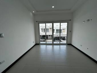 se alquila espaciosa casa en condominio de Santa Ana 26-667 se alquila espaciosa casa en condominio de Santa Ana 26-667