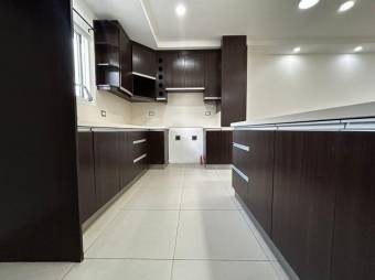 se alquila espaciosa casa en condominio de Santa Ana 26-667 se alquila espaciosa casa en condominio de Santa Ana 26-667