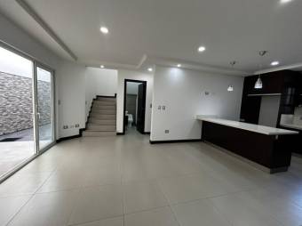 se alquila espaciosa casa en condominio de Santa Ana 26-667 se alquila espaciosa casa en condominio de Santa Ana 26-667