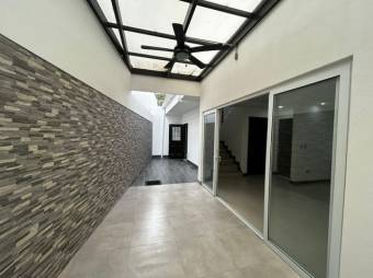 se alquila espaciosa casa en condominio de Santa Ana 26-667 se alquila espaciosa casa en condominio de Santa Ana 26-667