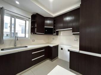 se alquila espaciosa casa en condominio de Santa Ana 26-667 se alquila espaciosa casa en condominio de Santa Ana 26-667