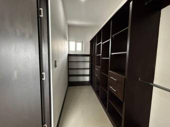 se alquila espaciosa casa en condominio de Santa Ana 26-667 se alquila espaciosa casa en condominio de Santa Ana 26-667