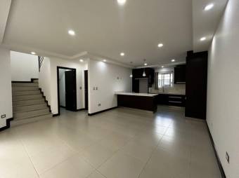 se alquila espaciosa casa en condominio de Santa Ana 26-667 se alquila espaciosa casa en condominio de Santa Ana 26-667