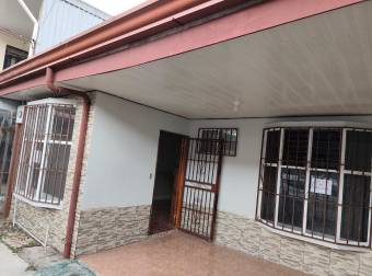 Se alquila casa. Cerca de todos los servicios.