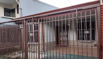 Se alquila casa. Cerca de todos los servicios.