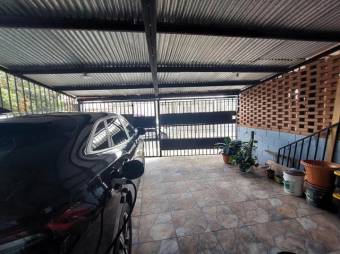 Se vende espaciosa casa de 2 plantas en Hatillo San José 25-1895