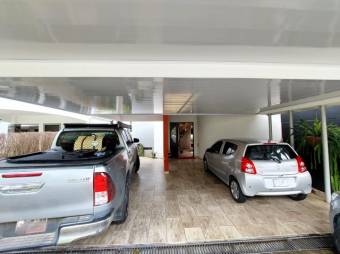 Se vende amplia propiedad con 2 casas en Santo Domingo Heredia 26-280