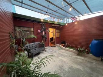 Se vende espaciosa casa con patio en Guadalupe San José 26-635