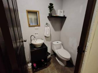 Se vende espaciosa casa con patio en Guadalupe San José 26-635