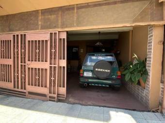 Se vende espaciosa casa con balcón en Santo Domingo de Heredia 23-1278