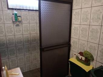 Se vende espaciosa casa en San Pablo de Heredia 26-617