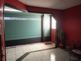 Se vende espaciosa casa en San Pablo de Heredia 26-617