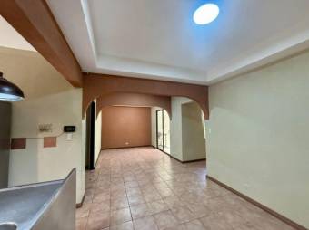 Se vende espaciosa casa en condominio de Mercedes Heredia 26-106