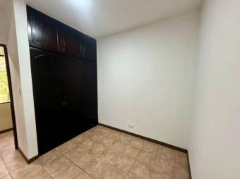 Se vende espaciosa casa en condominio de Mercedes Heredia 26-106