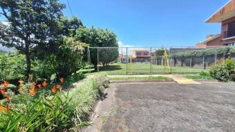 Se vende espaciosa casa en condominio de Mercedes Heredia 26-106