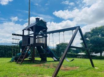 Se vende moderna casa en condominio de San Miguel de Heredia 26-308