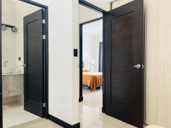 Se vende moderna casa en condominio de San Miguel de Heredia 26-308