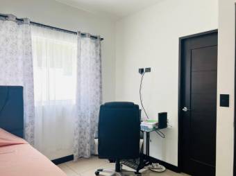 Se vende moderna casa en condominio de San Miguel de Heredia 26-308