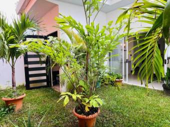 Se vende moderna casa en condominio de San Miguel de Heredia 26-308