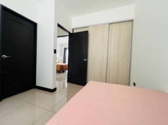 Se vende moderna casa en condominio de San Miguel de Heredia 26-308