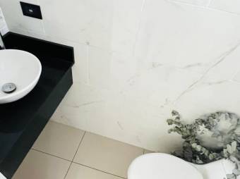 Se vende moderna casa en condominio de San Miguel de Heredia 26-308