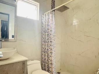Se vende moderna casa en condominio de San Miguel de Heredia 26-308