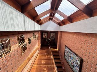 Se vende amplia quinta de 3,400m2 en Angeles de Heredia 26-442