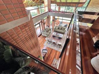 Se vende amplia quinta de 3,400m2 en Angeles de Heredia 26-442