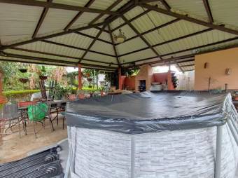 Se vende espaciosa casa con amplio lote en San Rafael Heredia 26-37