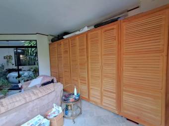 Se vende espaciosa casa con amplio lote en San Rafael Heredia 26-37