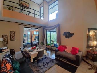 Se vende espaciosa casa con amplio lote en San Rafael Heredia 26-37