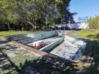 Se vende lote de 3,177m2 con uso mixto en Santa Rosa Heredia 24-404