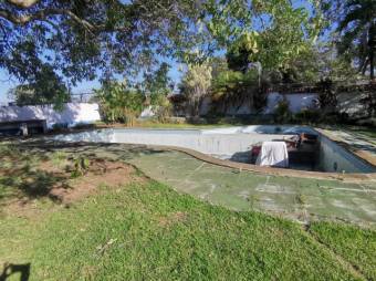 Se vende lote de 3,177m2 con uso mixto en Santa Rosa Heredia 24-404