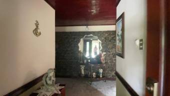 Se vende espaciosa casa con uso mixto en San Juan de Heredia 26-76