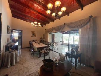 Se vende espaciosa casa con uso mixto en San Juan de Heredia 26-76