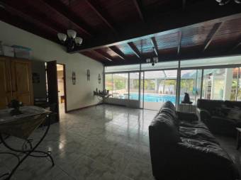 Se vende espaciosa casa con uso mixto en San Juan de Heredia 26-76